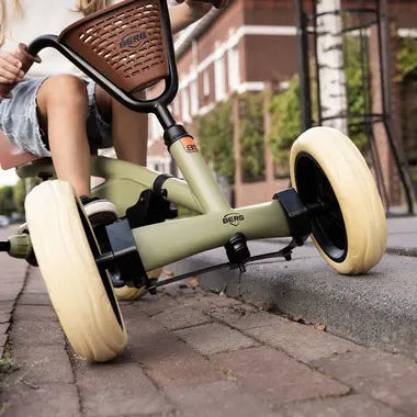 BERG Buzzy four-wheel swing axle detail for stability